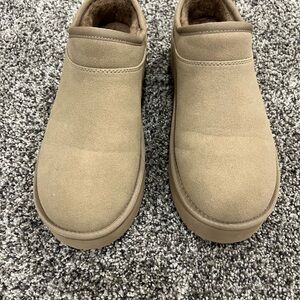 American Eagle Outfitters Tan Slippers